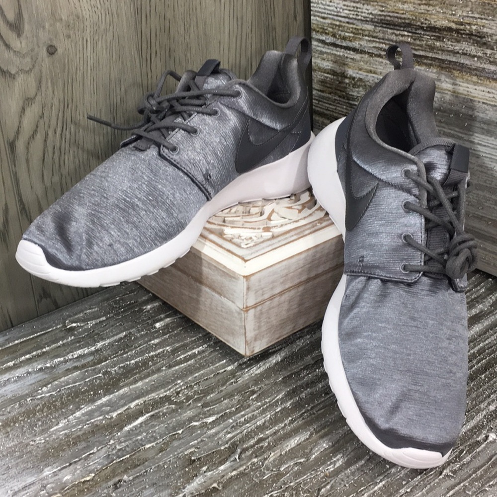 WMNS NIKE ROSHE ONE PRM gunsmoke/gunsmoke-white - Picture 2 of 8
